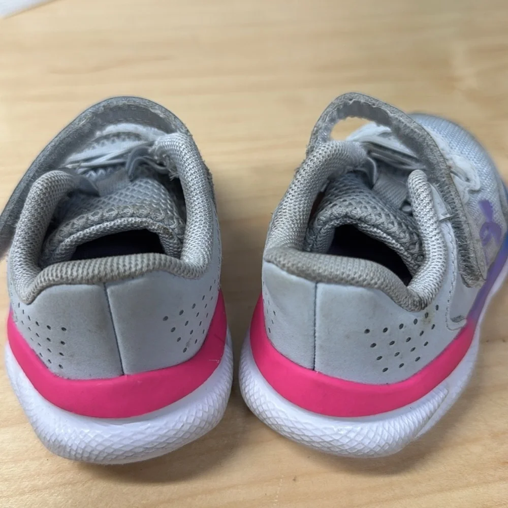 Under Armour toddler baby Gray and‎ Pink velcro Sneakers size 5K